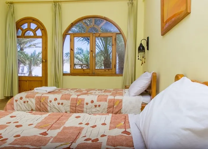 Shams & Dive Centre Hostel *